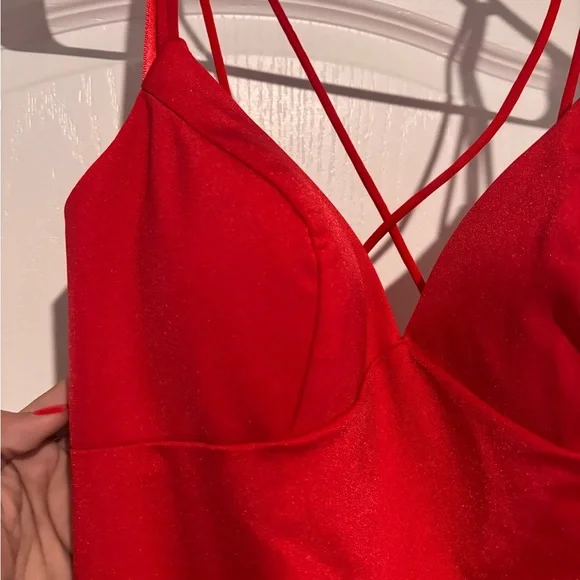 Elegant Red Evening Gown - Picture 5 of 8